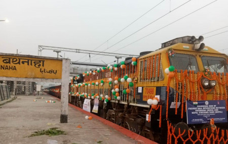 भारत बथनाहाबाट विराटनगर आउन तयार कार्गो रेल। तस्वीर सौजन्यः राजेश शर्मा।